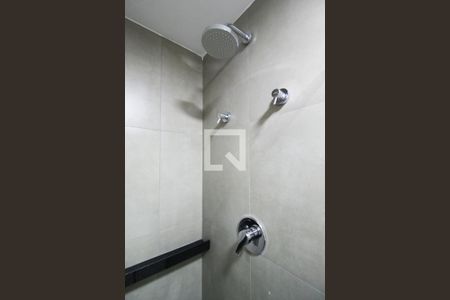 Banheiro de kitnet/studio para alugar com 1 quarto, 25m² em Indianópolis, São Paulo