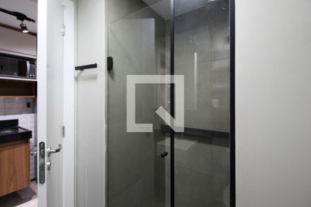 Banheiro de kitnet/studio para alugar com 1 quarto, 25m² em Indianópolis, São Paulo