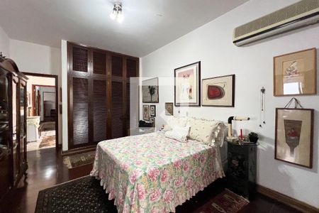 Casa à venda com 480m², 4 quartos e 5 vagasSuíte 2