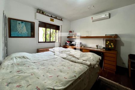 Casa à venda com 480m², 4 quartos e 5 vagas Casa à venda com 480m², 4 quartos e 5 vagasSuíte 1