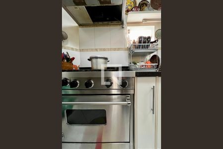 Casa à venda com 480m², 4 quartos e 5 vagas Casa à venda com 480m², 4 quartos e 5 vagasCozinha