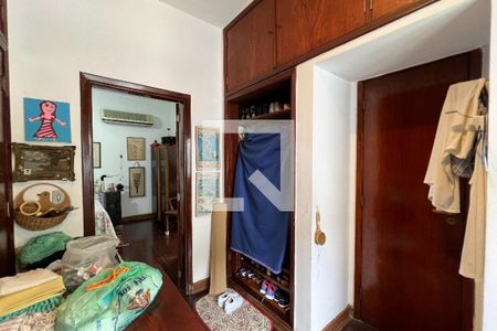Casa à venda com 480m², 4 quartos e 5 vagasCloset