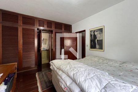 Casa à venda com 480m², 4 quartos e 5 vagasSuíte 1