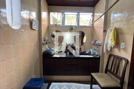 Casa à venda com 480m², 4 quartos e 5 vagasBanheiro da Suíte 2