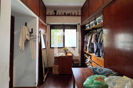 Casa à venda com 480m², 4 quartos e 5 vagasCloset