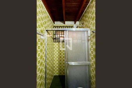 Casa à venda com 480m², 4 quartos e 5 vagas Casa à venda com 480m², 4 quartos e 5 vagasBanheiro de Serviço