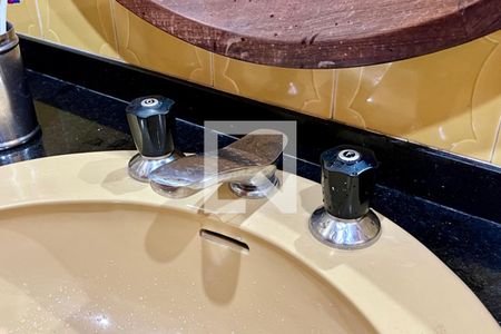 Casa à venda com 480m², 4 quartos e 5 vagas Casa à venda com 480m², 4 quartos e 5 vagasBanheiro