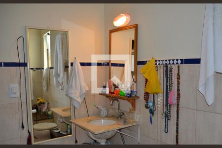 Casa à venda com 235m², 4 quartos e 2 vagasBanheiro