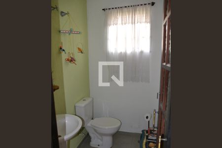 Casa à venda com 235m², 4 quartos e 2 vagasLavabo