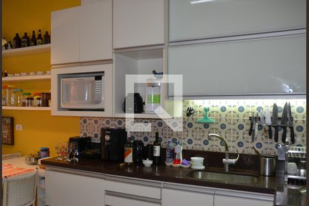 Casa à venda com 235m², 4 quartos e 2 vagasCozinha