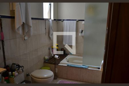 Casa à venda com 235m², 4 quartos e 2 vagasBanheiro