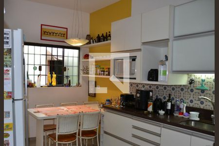 Casa à venda com 235m², 4 quartos e 2 vagasCozinha