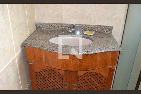 Casa à venda com 235m², 4 quartos e 2 vagasBanheiro