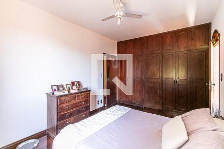 Casa à venda com 315m², 3 quartos e 8 vagasSuíte