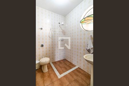 Casa à venda com 315m², 3 quartos e 8 vagasBanheiro de Serviço