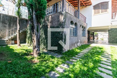 Casa à venda com 315m², 3 quartos e 8 vagasEntrada