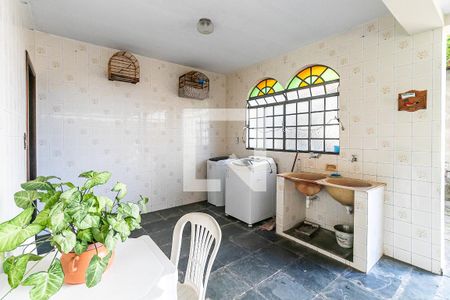 Casa à venda com 315m², 3 quartos e 8 vagasÁrea de Serviço