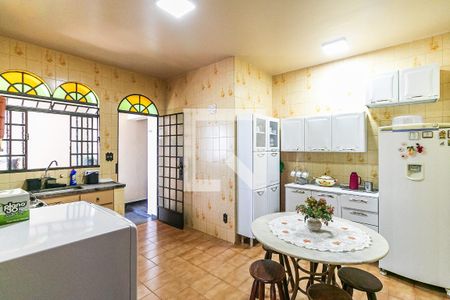 Casa à venda com 315m², 3 quartos e 8 vagasCozinha