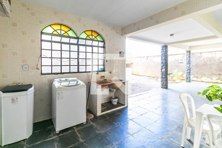 Casa à venda com 315m², 3 quartos e 8 vagasÁrea de Serviço