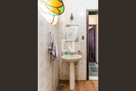 Casa à venda com 315m², 3 quartos e 8 vagasBanheiro de Serviço