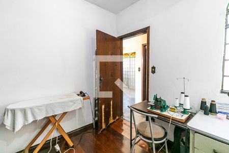 Casa à venda com 315m², 3 quartos e 8 vagasQuarto de Serviço