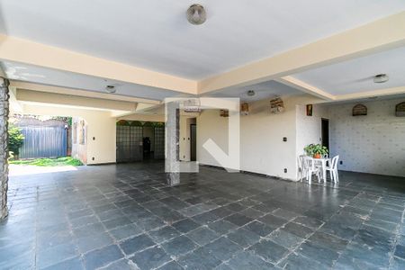 Casa à venda com 315m², 3 quartos e 8 vagasGaragem