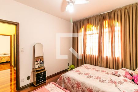 Casa à venda com 315m², 3 quartos e 8 vagasQuarto 2