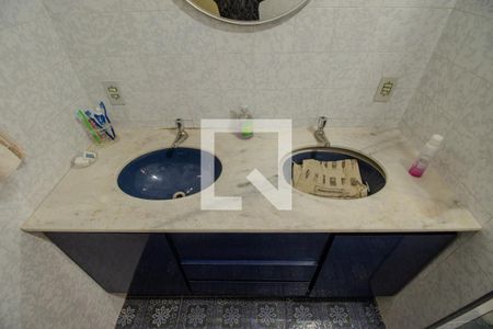 Casa à venda com 167m², 3 quartos e 2 vagas Casa à venda com 167m², 3 quartos e 2 vagasBanheiro