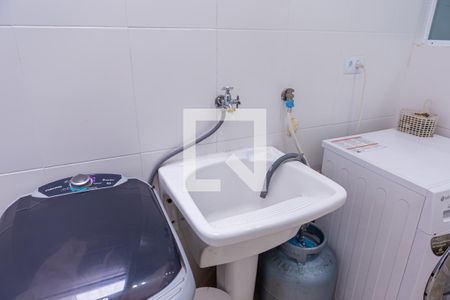 Casa de condomínio à venda com 75m², 2 quartos e 1 vagaLavanderia