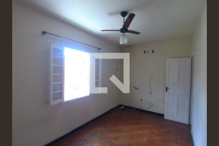 Casa à venda com 254m², 3 quartos e 3 vagasQuarto 03 piso de cima