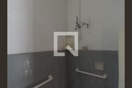 Casa à venda com 254m², 3 quartos e 3 vagasBanheiro 01 ao lado da cozinha