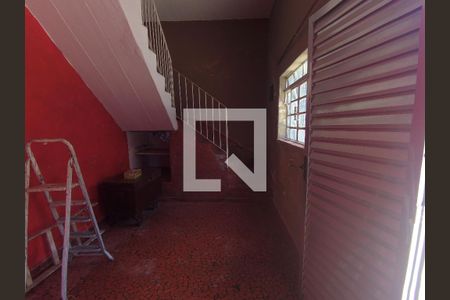 Casa à venda com 254m², 3 quartos e 3 vagasComodo pode ser usado como uma outra sala / Escada acesso ao Quarto 03 e ao banheiro 02
