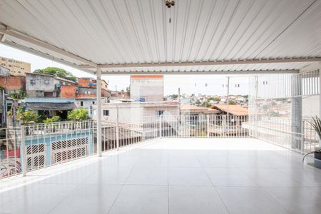 Casa à venda com 200m², 3 quartos e 2 vagas Casa à venda com 200m², 3 quartos e 2 vagasVaranda