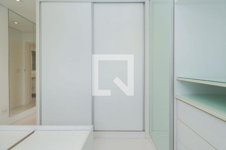 Apartamento à venda com 70m², 2 quartos e 2 vagas Apartamento à venda com 70m², 2 quartos e 2 vagasSuíte