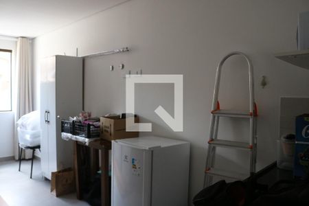 Vista da cozinha para o quart de kitnet/studio para alugar com 1 quarto, 20m² em Lapa, São Paulo