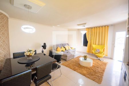 Sala de casa para alugar com 4 quartos, 149m² em Vila Iapi, Taubaté