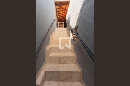 Casa à venda com 120m², 2 quartos e 1 vagaEscada