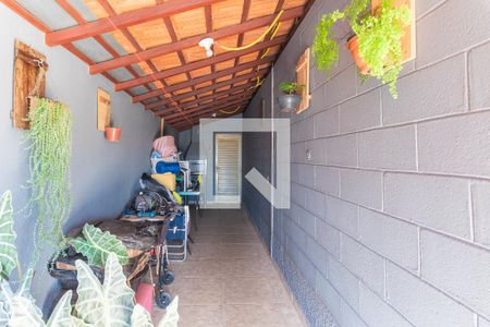 Casa à venda com 120m², 2 quartos e 1 vagaCorredor Externo