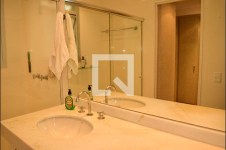 Apartamento à venda com 90m², 2 quartos e 2 vagasBanheiro da Suíte 1 