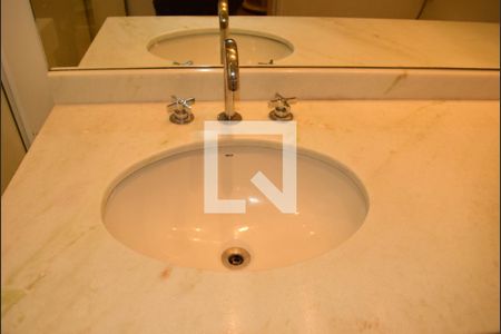 Apartamento à venda com 90m², 2 quartos e 2 vagasBanheiro da Suíte 1 