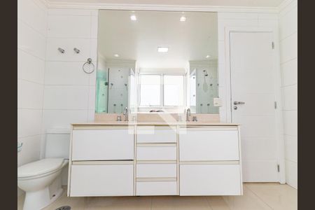 Apartamento para alugar com 246m², 4 quartos e 5 vagas Apartamento para alugar com 246m², 4 quartos e 5 vagasBanheiro da Suíte 3