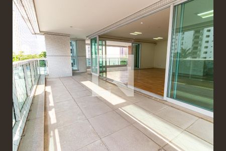 Varanda de apartamento para alugar com 4 quartos, 246m² em Jardim Analia Franco, São Paulo
