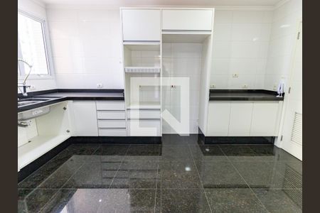 Cozinha de apartamento para alugar com 4 quartos, 246m² em Jardim Analia Franco, São Paulo