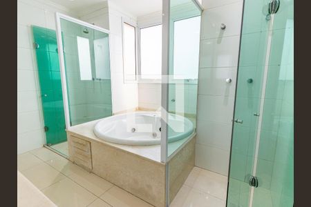 Apartamento para alugar com 246m², 4 quartos e 5 vagas Apartamento para alugar com 246m², 4 quartos e 5 vagasBanheiro da Suíte 3