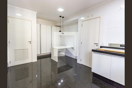 Apartamento para alugar com 246m², 4 quartos e 5 vagas Apartamento para alugar com 246m², 4 quartos e 5 vagasCozinha
