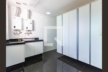 Área de Serviço de apartamento para alugar com 4 quartos, 246m² em Jardim Analia Franco, São Paulo