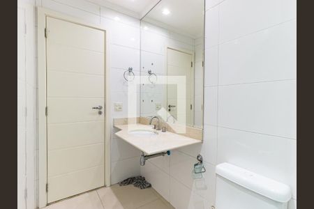 Apartamento para alugar com 246m², 4 quartos e 5 vagas Apartamento para alugar com 246m², 4 quartos e 5 vagasBanheiro da Suíte 2