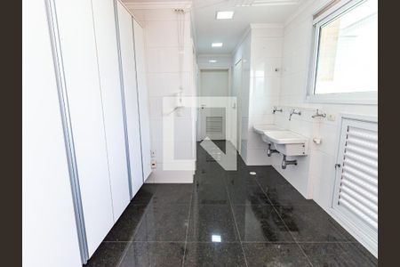 Apartamento para alugar com 246m², 4 quartos e 5 vagas Apartamento para alugar com 246m², 4 quartos e 5 vagasÁrea de Serviço