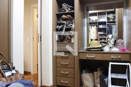 Casa de condomínio à venda com 1000m², 5 quartos e 6 vagasCloset da  Suíte Master