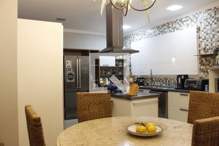 Casa de condomínio à venda com 1000m², 5 quartos e 6 vagasCozinha